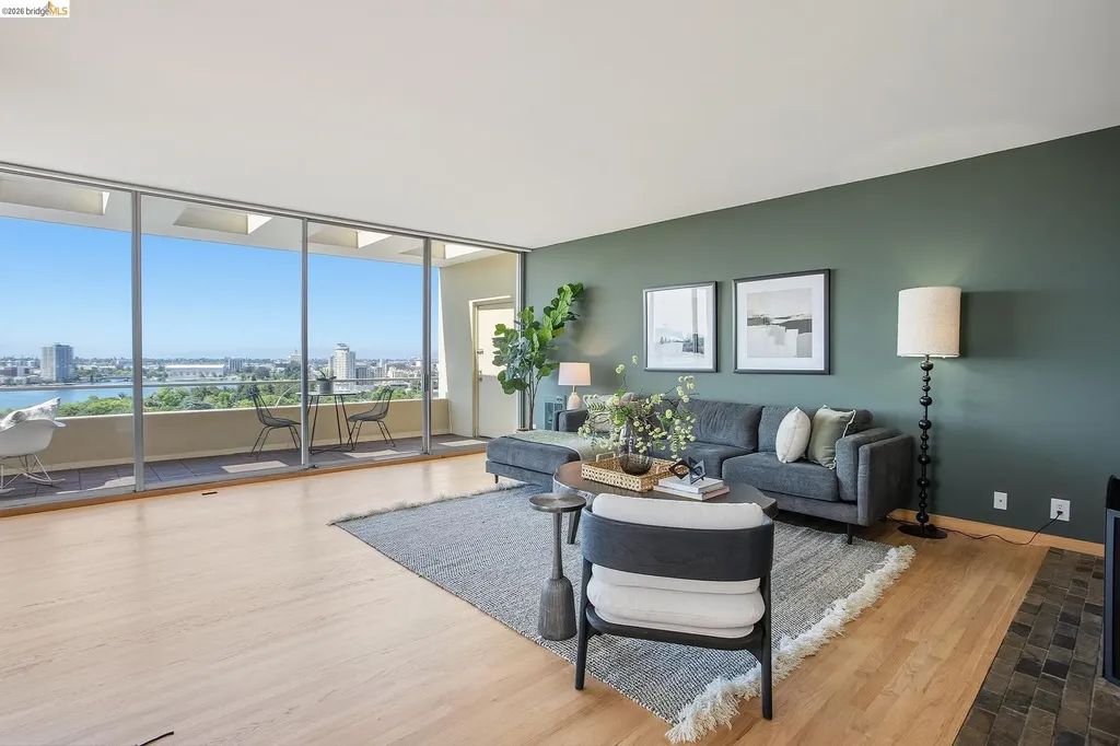 320 Lee Street Oakland CA 94610