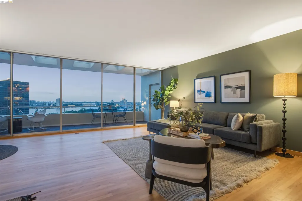 320 Lee Street Oakland CA 94610