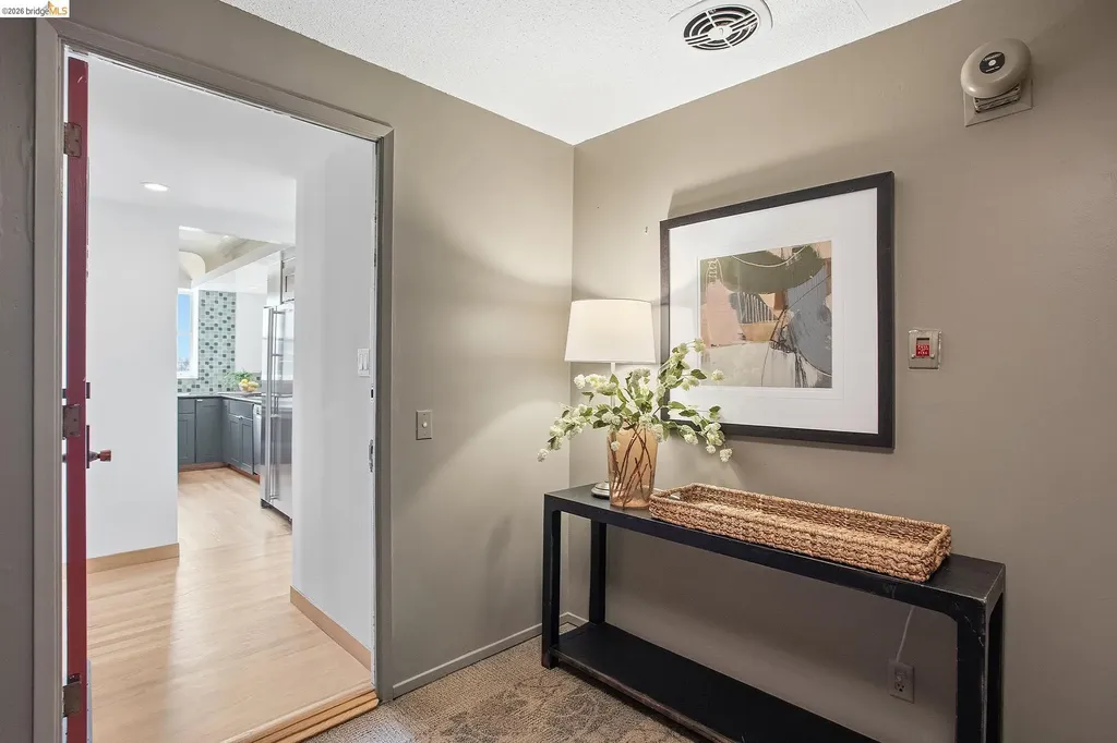 320 Lee Street Oakland CA 94610