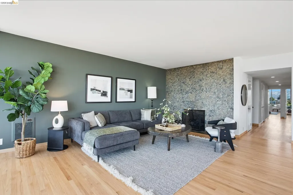320 Lee Street Oakland CA 94610