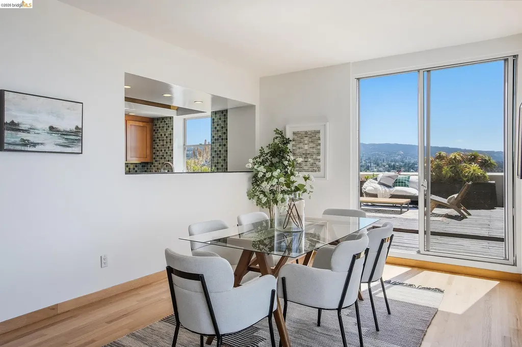 320 Lee Street Oakland CA 94610