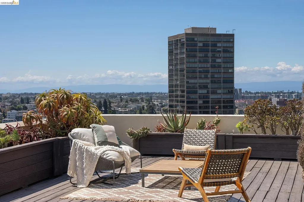 320 Lee Street Oakland CA 94610