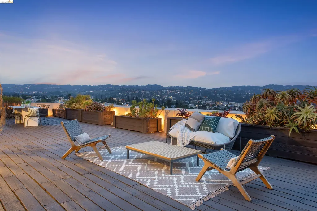 320 Lee Street Oakland CA 94610