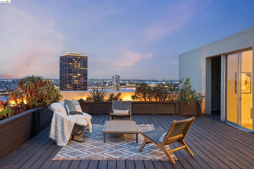 320 Lee Street Oakland CA 94610