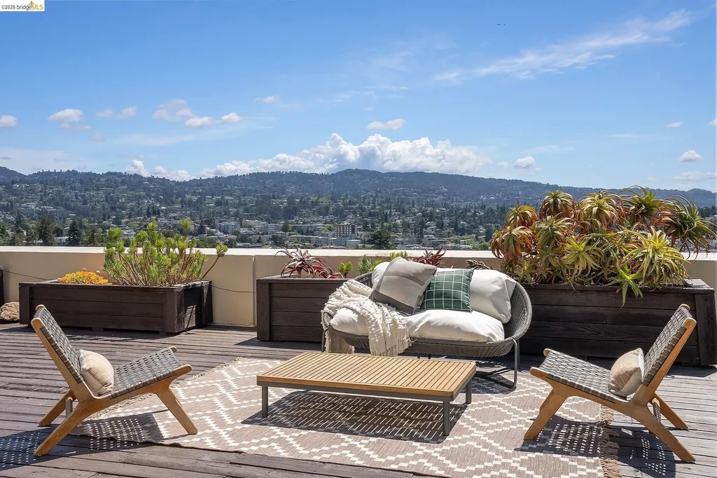 320 Lee Street Oakland CA 94610