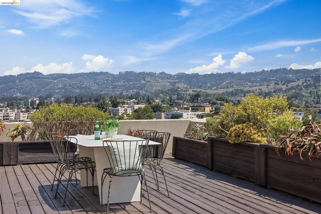 320 Lee Street Oakland CA 94610