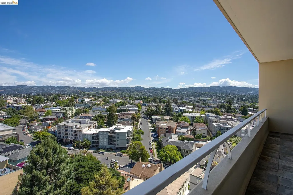 320 Lee Street Oakland CA 94610