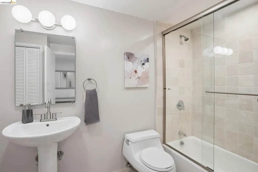 320 Lee Street Oakland CA 94610