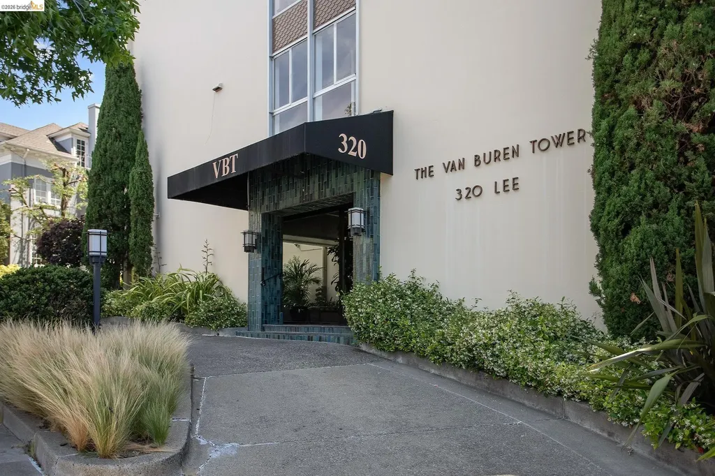 320 Lee Street Oakland CA 94610