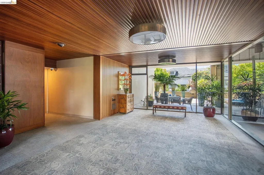 320 Lee Street Oakland CA 94610
