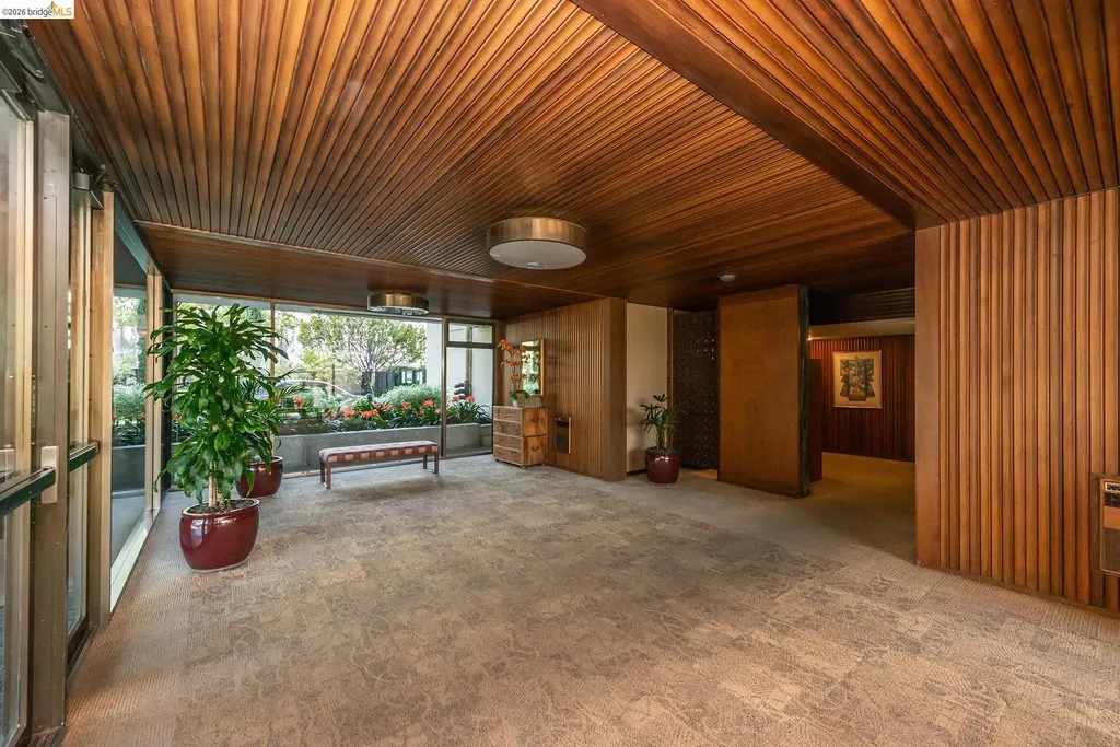 320 Lee Street Oakland CA 94610