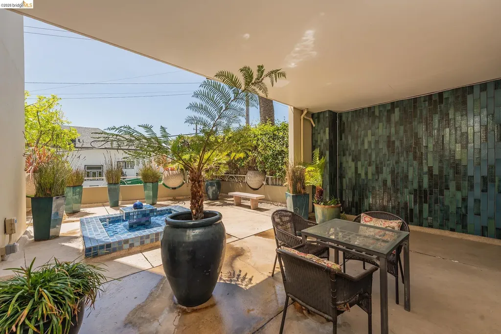 320 Lee Street Oakland CA 94610