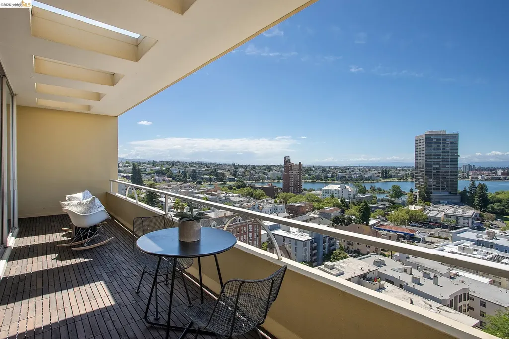 320 Lee Street Oakland CA 94610
