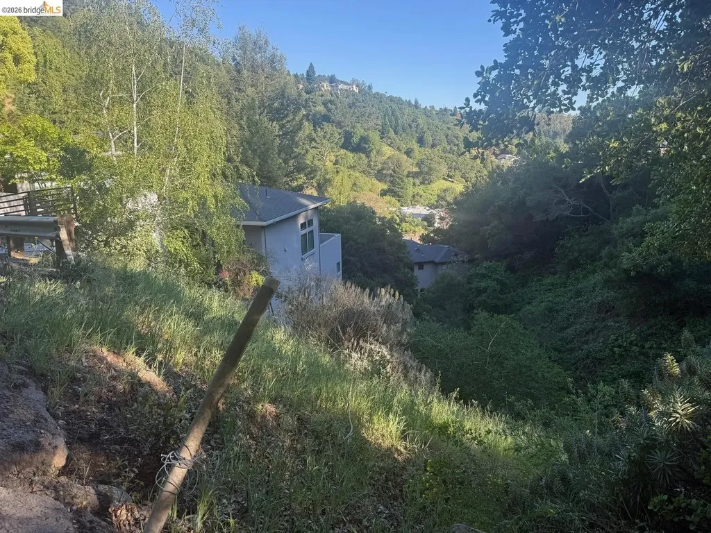 7158 Buckingham Boulevard Berkeley CA 94705