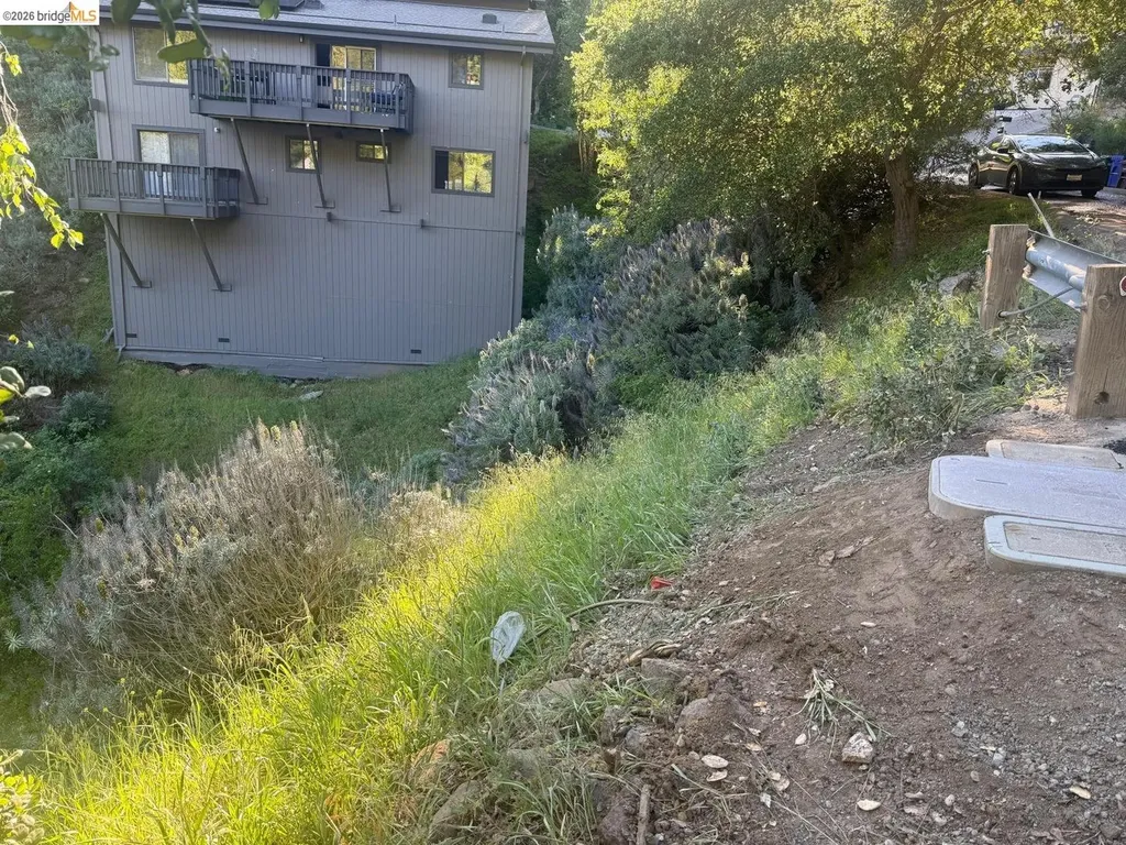 7158 Buckingham Boulevard Berkeley CA 94705