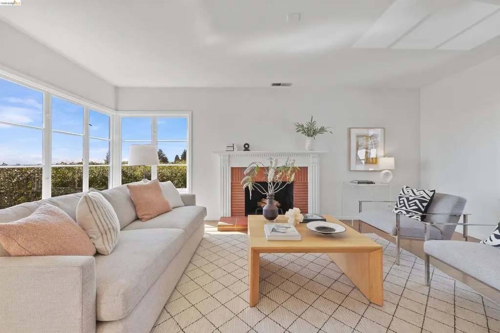 4421 Harbor View Avenue Oakland CA 94619