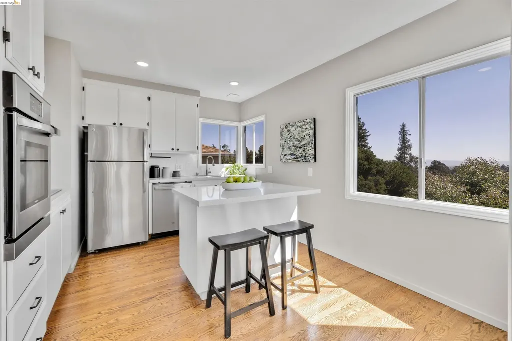 4421 Harbor View Avenue Oakland CA 94619