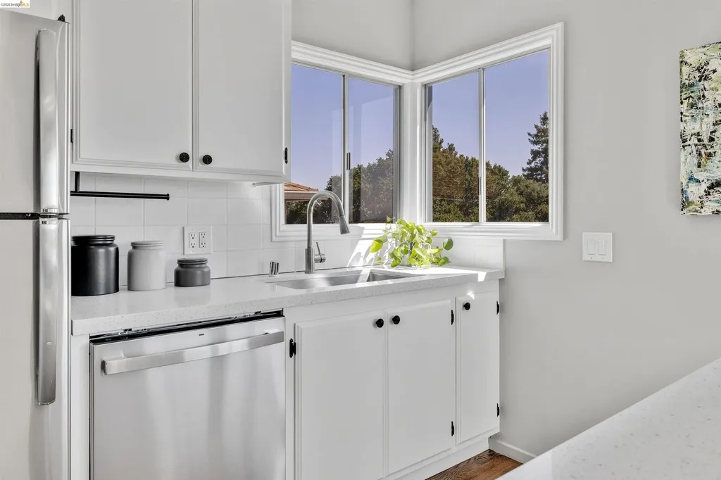4421 Harbor View Avenue Oakland CA 94619