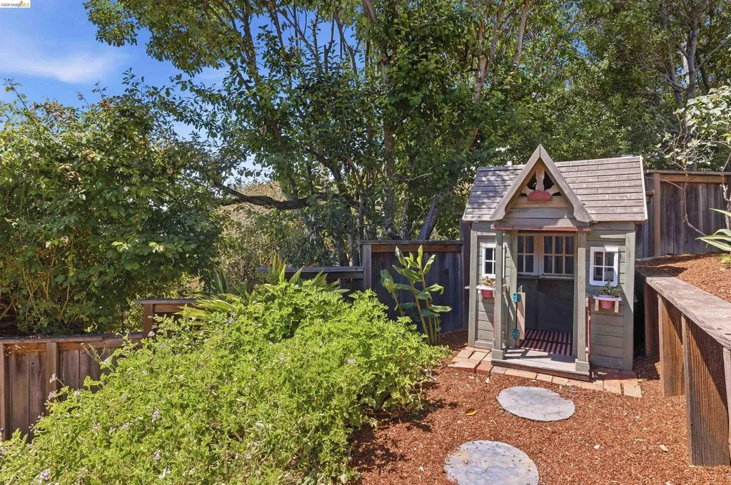 4421 Harbor View Avenue Oakland CA 94619