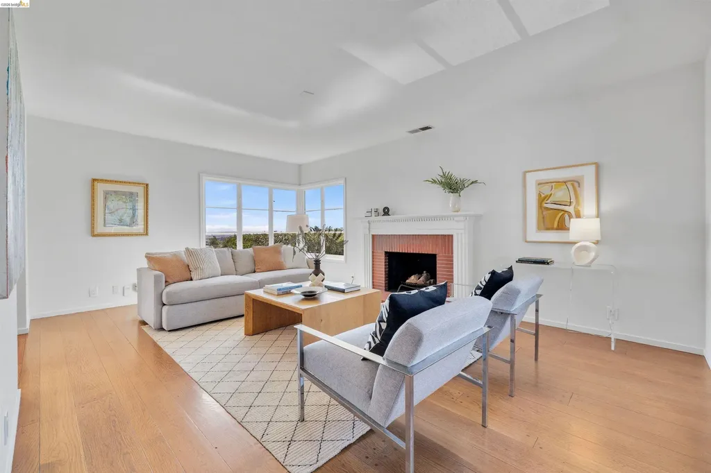 4421 Harbor View Avenue Oakland CA 94619