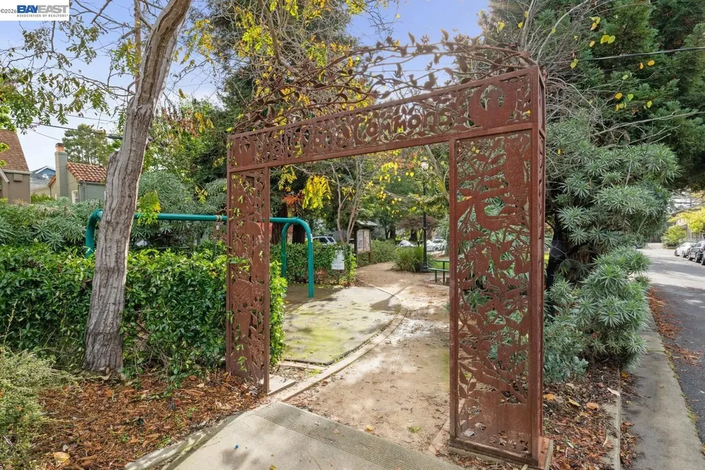 3039 Halcyon Court Berkeley CA 94705