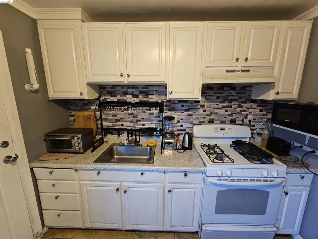 154 West Chanslor Avenue Richmond CA 94801