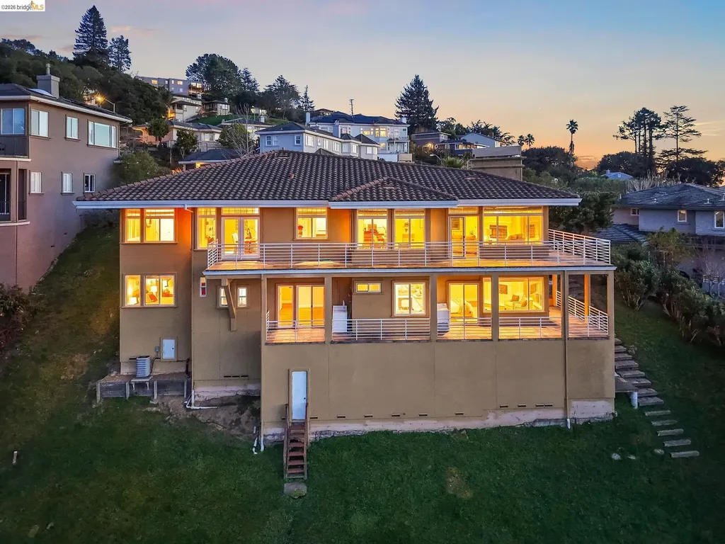6070 Mazuela Drive Oakland CA 94611