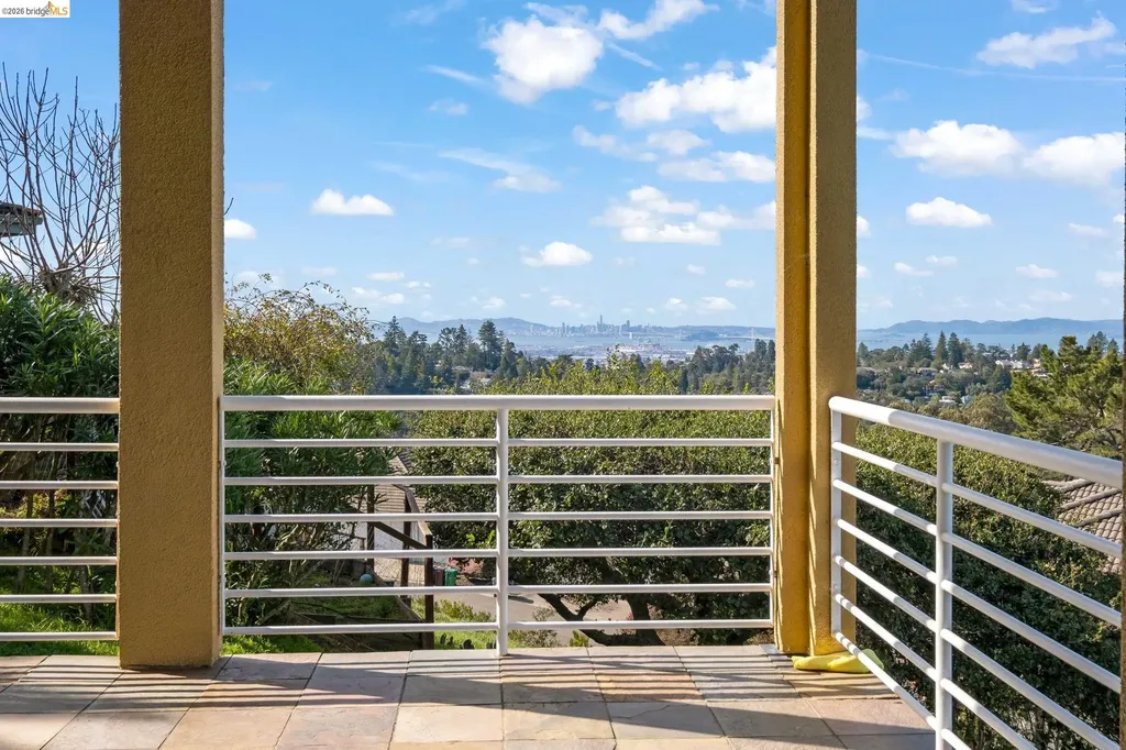 6070 Mazuela Drive Oakland CA 94611