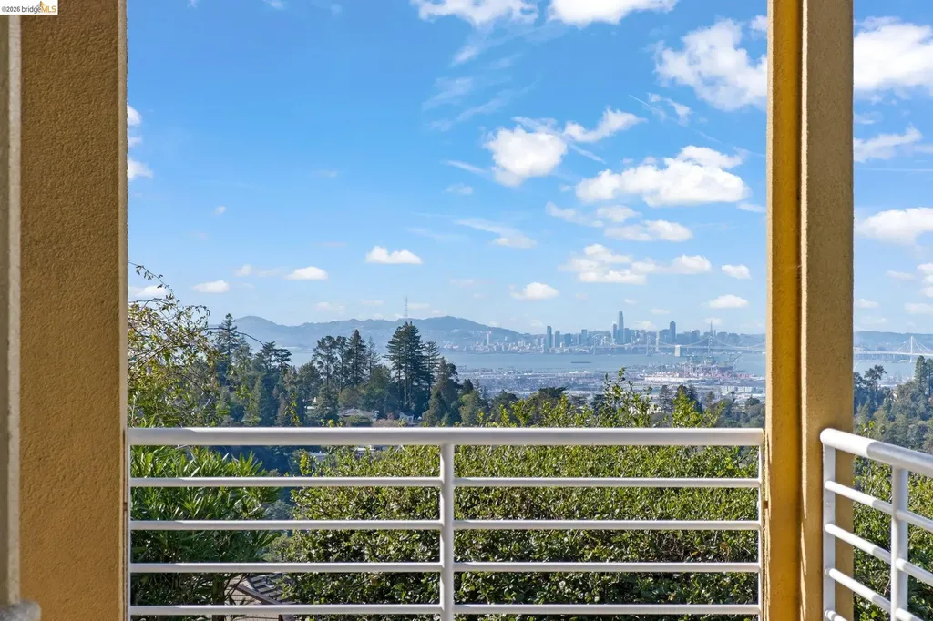 6070 Mazuela Drive Oakland CA 94611
