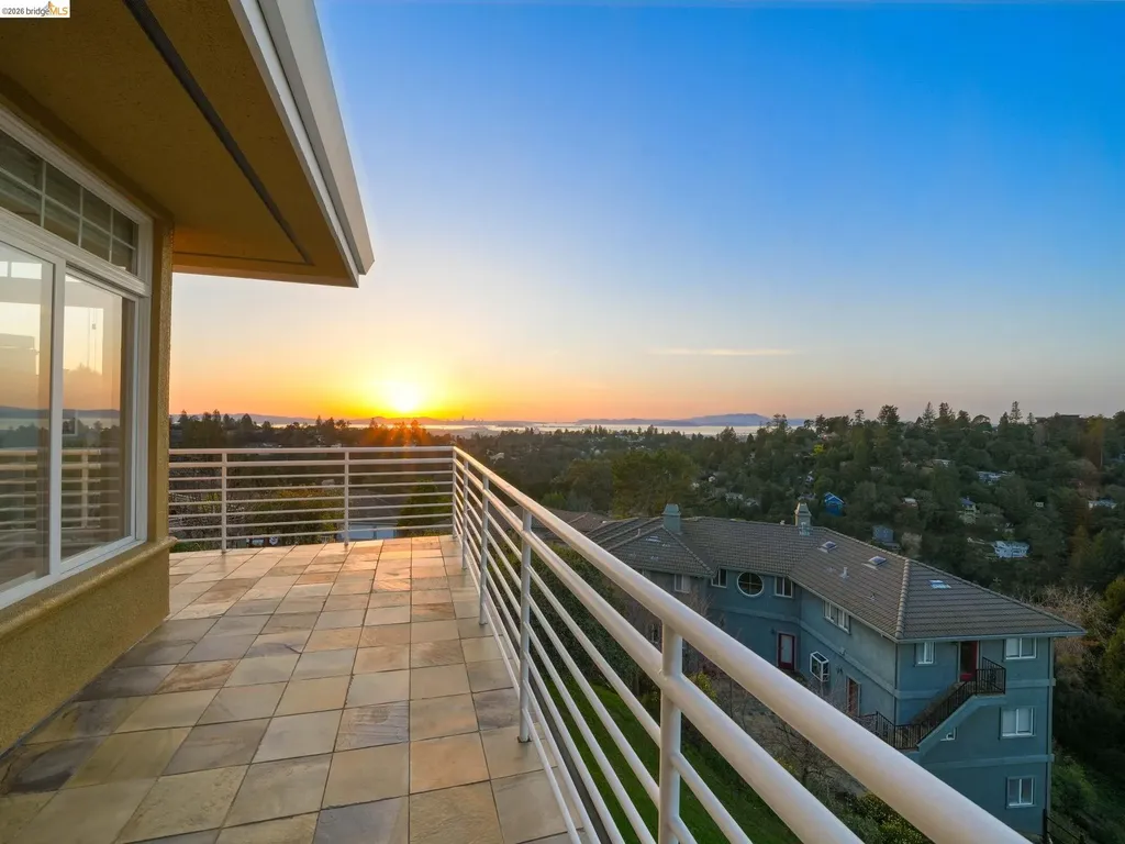 6070 Mazuela Drive Oakland CA 94611