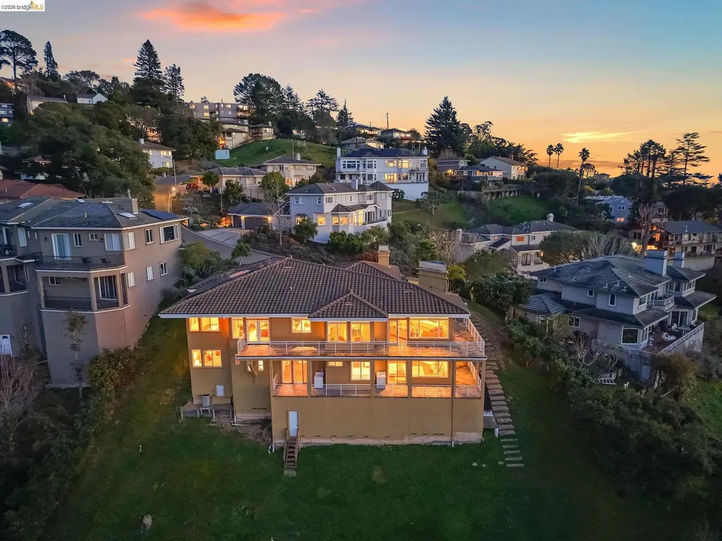 6070 Mazuela Drive Oakland CA 94611