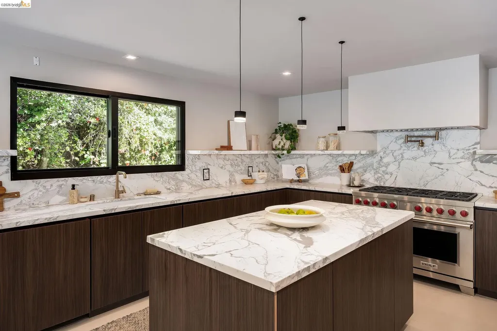 5645 Bacon Road Oakland CA 94619
