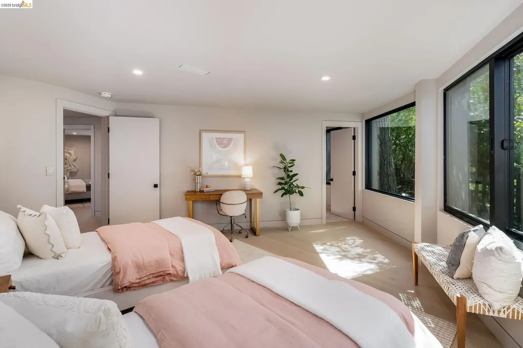 5645 Bacon Road Oakland CA 94619