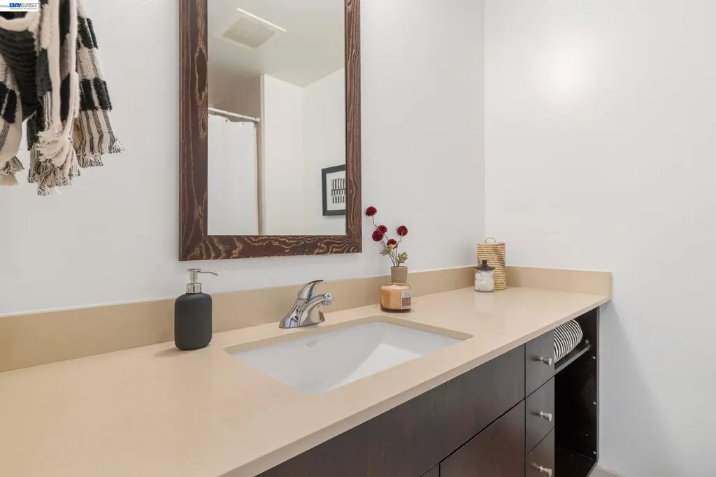 585 9th Street Oakland CA 94607