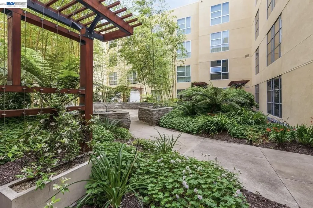585 9th Street Oakland CA 94607
