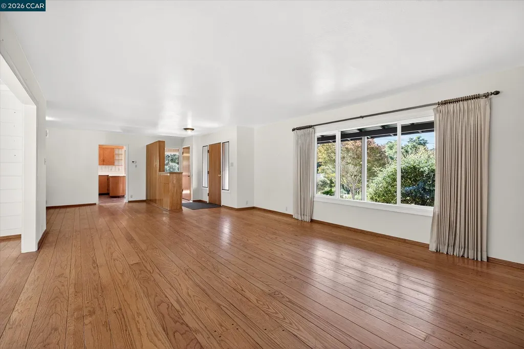 25 Robert Road Orinda CA 94563