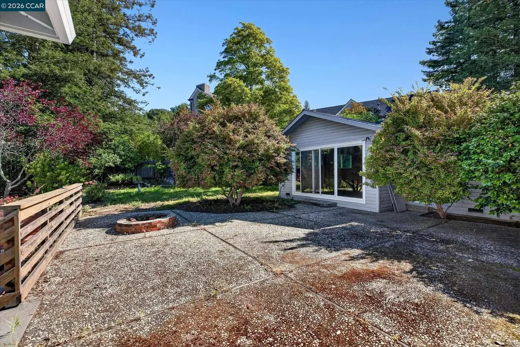 25 Robert Road Orinda CA 94563