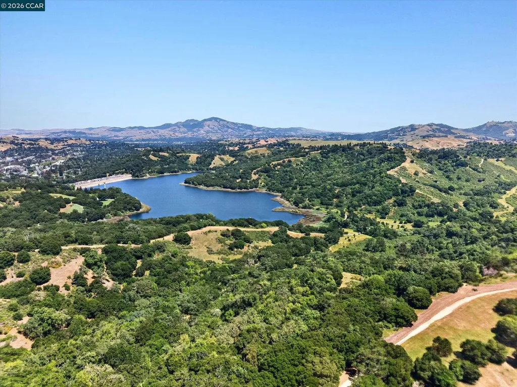 25 Robert Road Orinda CA 94563