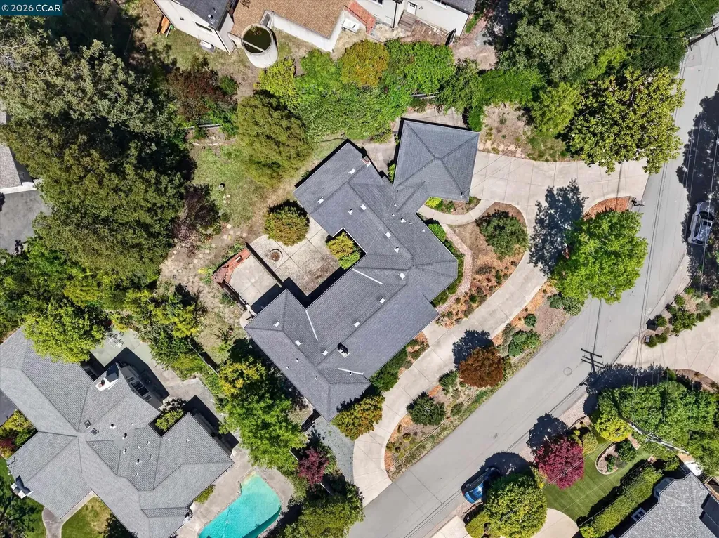 25 Robert Road Orinda CA 94563