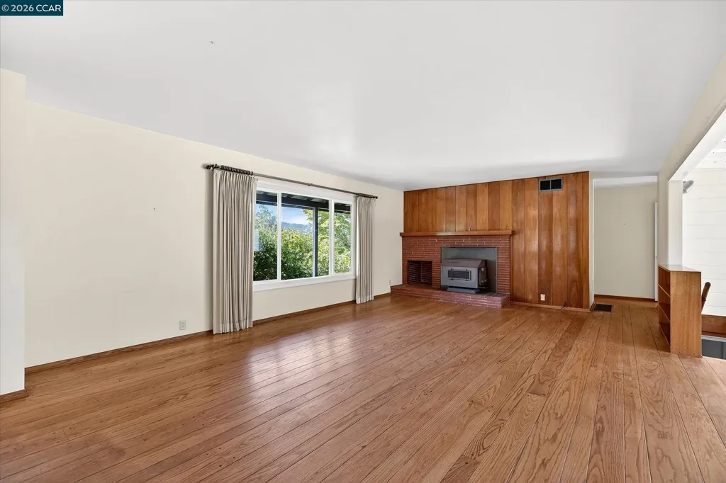 25 Robert Road Orinda CA 94563