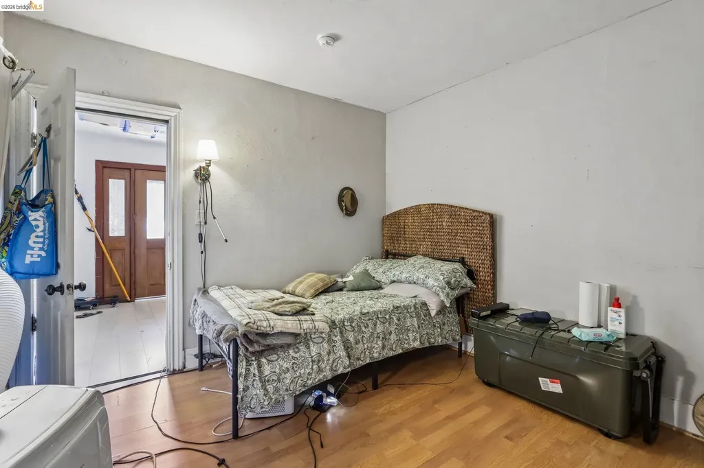 5081 Congress Avenue Oakland CA 94601