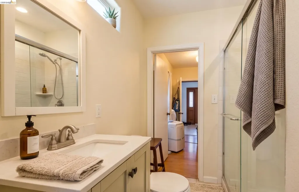 5081 Congress Avenue Oakland CA 94601