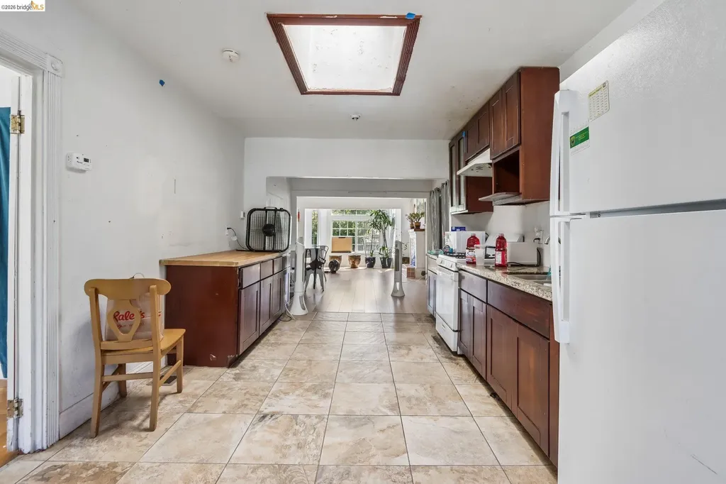5081 Congress Avenue Oakland CA 94601