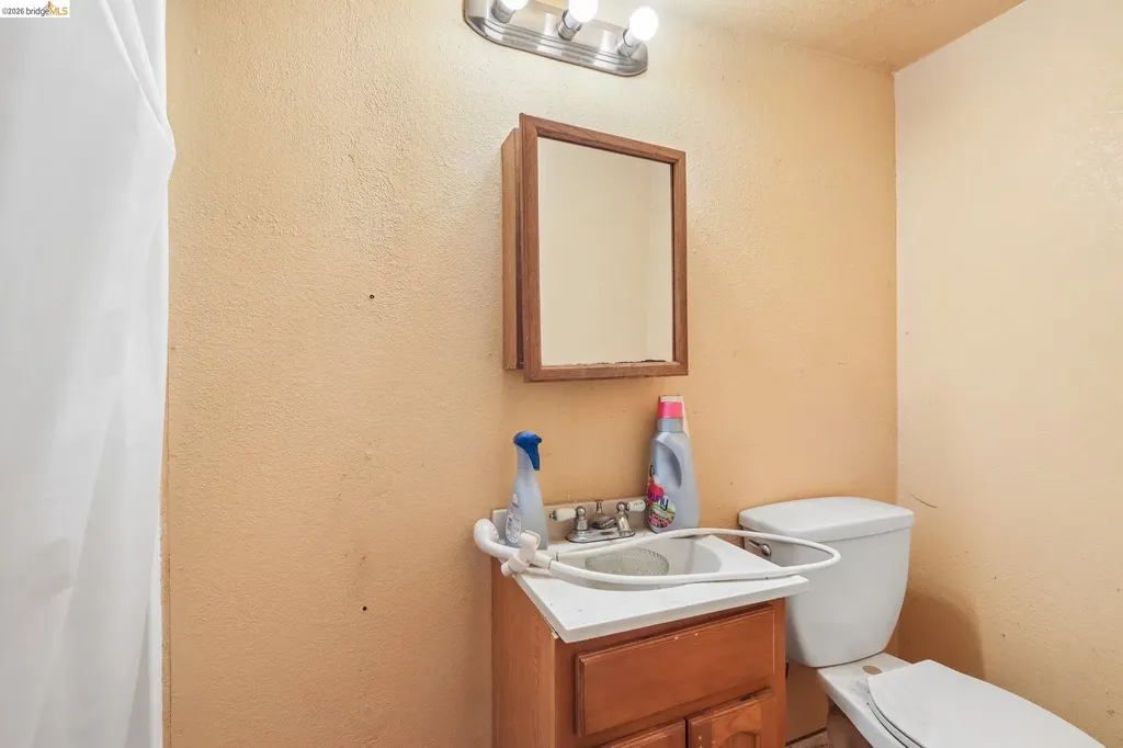 5081 Congress Avenue Oakland CA 94601