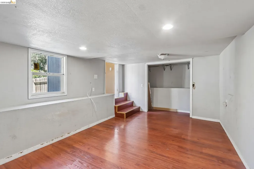 5081 Congress Avenue Oakland CA 94601