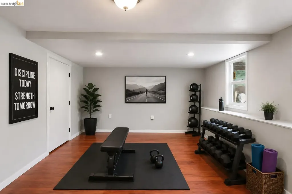 5081 Congress Avenue Oakland CA 94601