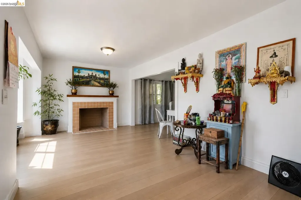 5081 Congress Avenue Oakland CA 94601