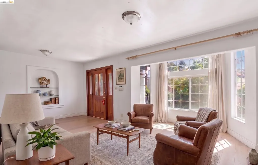 5081 Congress Avenue Oakland CA 94601