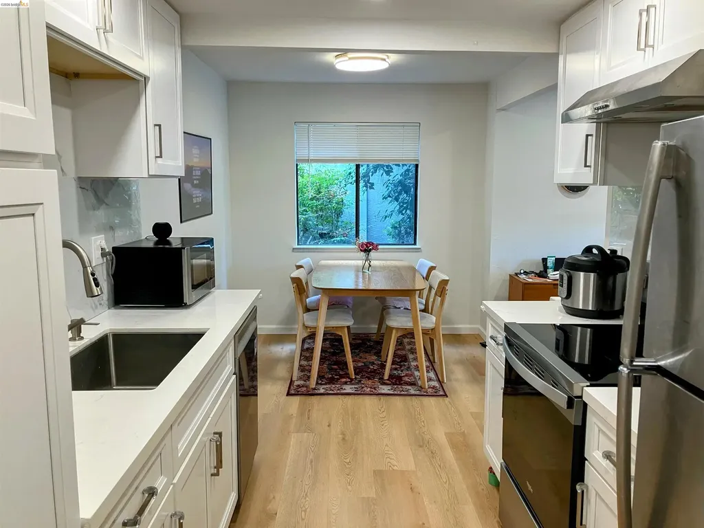 8761 Mountain Boulevard Oakland CA 94605