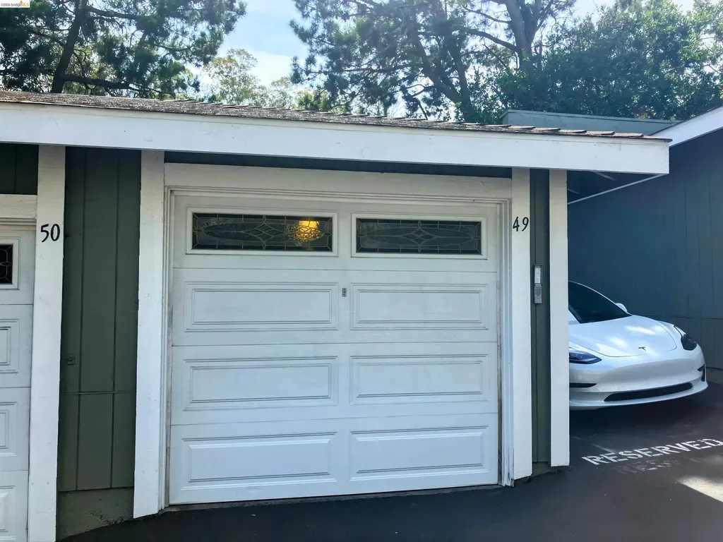 8761 Mountain Boulevard Oakland CA 94605
